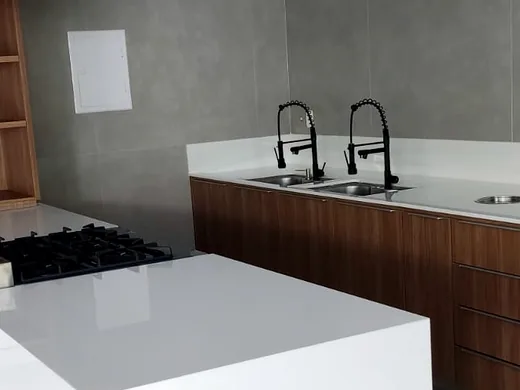 Cozinha com superfícies tratadas